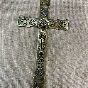 Lote siguiente: Crucifijo Antiguo de Bronce Calado con Figura de Cristo