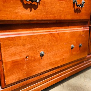 Cómoda de madera con 7 cajones, lustre oscuro - imagen 4