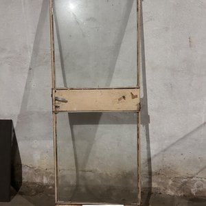 Puerta de Metal con Vidrio y Marco - imagen 3