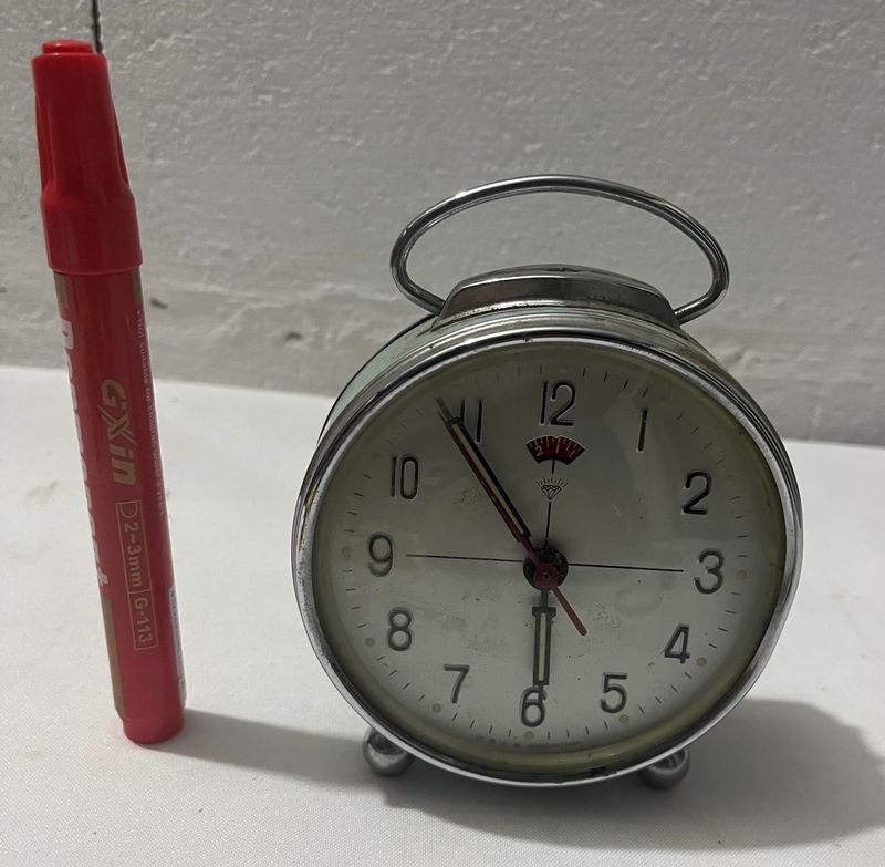 Lote anterior: Reloj de sobremesa con características únicas
