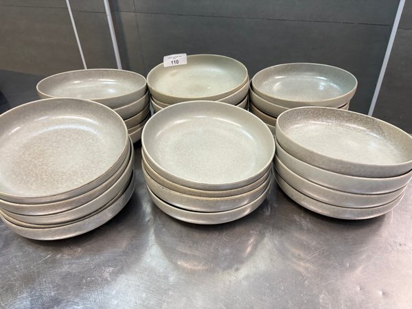 Set de 27 Platos Hondos de Cerámica Gris, 22cm