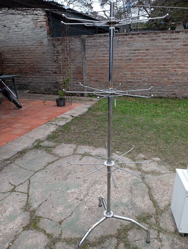 Exhibidor redondo de metal en buen estado
