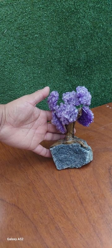 Arte de piedra morada: árbol inspirado en la naturaleza - imagen 5