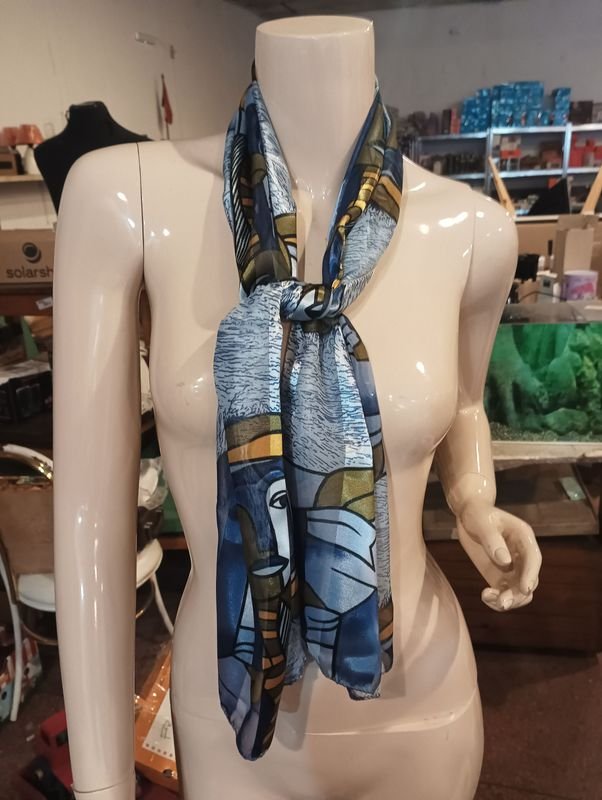 Pashmina de seda Picasso, artística y única - imagen 3