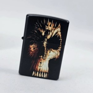 Encendedor Negro con Diseño de Calavera Estilo Zippo - imagen 2