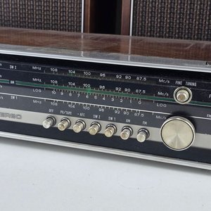 Equipo de Audio Philips: Radio y Tocadiscos Vintage con Parlantes - imagen 4