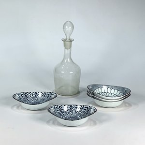 Lote siguiente: Botellón de Vidrio con 6 Cazuelas Florales Estilo Vintage
