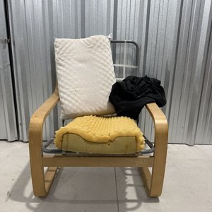 Sillón Estructura Madera y Metal con Cojines Negros - imagen 5