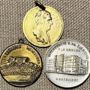 Lote de 3 Medallas Uruguayas: Ejército, Monumento La Carreta y Artigas - imagen 2