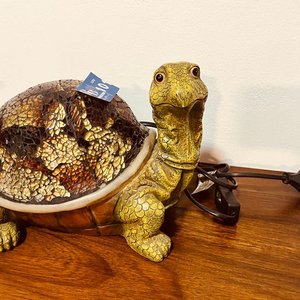 Lote siguiente: Veladora Tortuga Decorativa de Cerámica y Vidrio