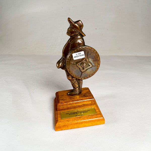 Escultura en Bronce "La Cofradía del Buen Xantar" con Base de Madera - imagen 1