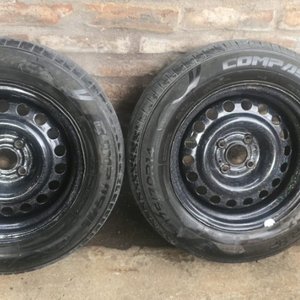 Dos Ruedas Completas con Llantas de Acero 175/70 R14 - imagen 2