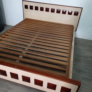 Cama de 2 Plazas en Cedro con Detalles Decorativos - imagen 6