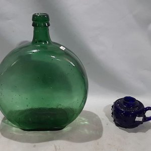 Botellón de Vidrio Verde y Velero Azul - imagen 1