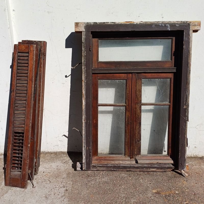 Ventana con dos hojas batientes y marco de pinotea para venta - imagen 4