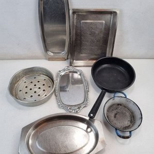 Lote de 7 Piezas de Utensilios de Cocina: Bandejas, Sartenes y Colador - imagen 3