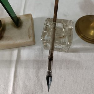 Set de Escritorio Antiguo: Busto Artigas, Candelabro, Porta Lápices y Pluma - imagen 5