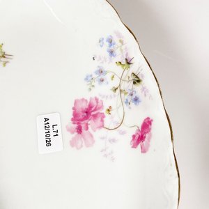 Dos Rabaneras de Porcelana Alemana KPM con Flores - imagen 4