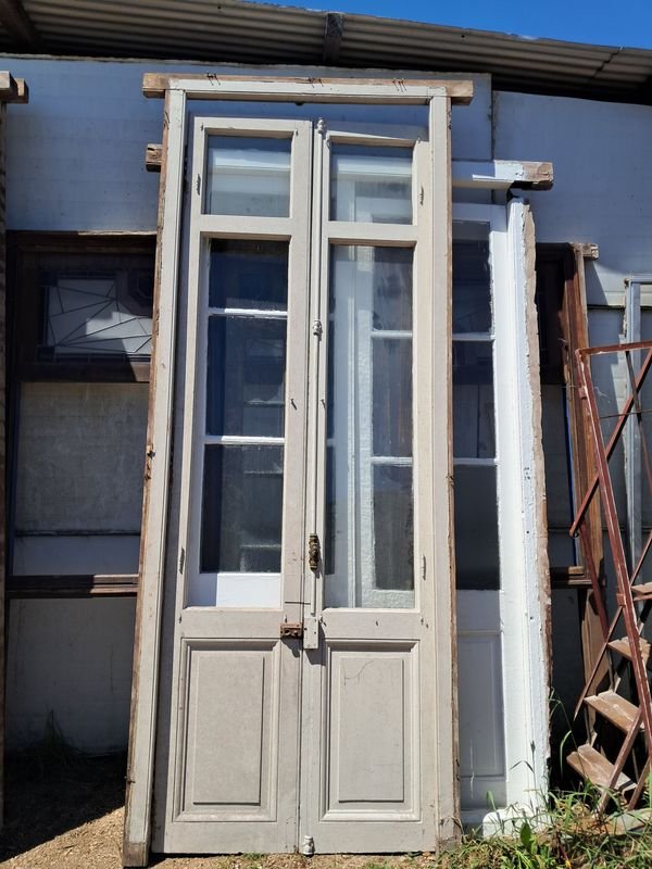 Puertas antiguas con vidriados y escaleras - imagen 5