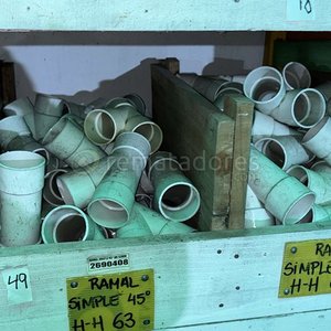 Lote siguiente: Lote de Conectores y Tubos de PVC para Instalación