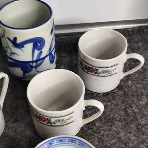 Lote de Tazas y Cuencos de Cerámica con Diseños Orientales - imagen 5