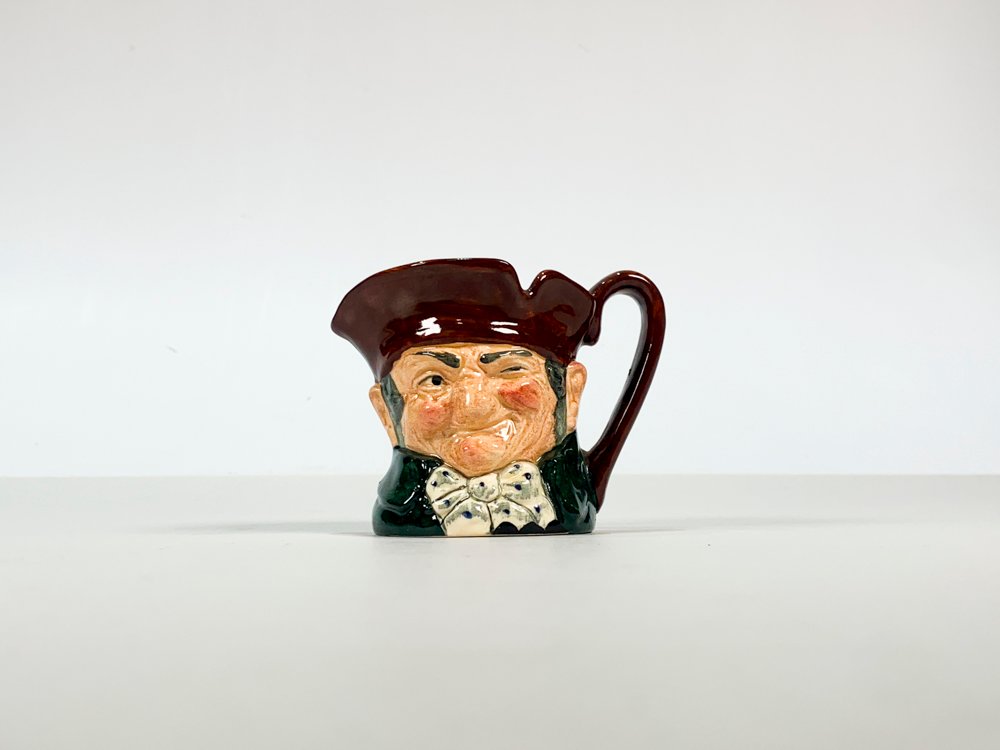 Lote siguiente: Jarra de porcelana Royal Doulton con motivo Old Charley