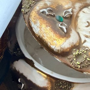Gran Bombonera Capodimonte de Cerámica Dorada y Blanca con Detalles Verdes - imagen 4