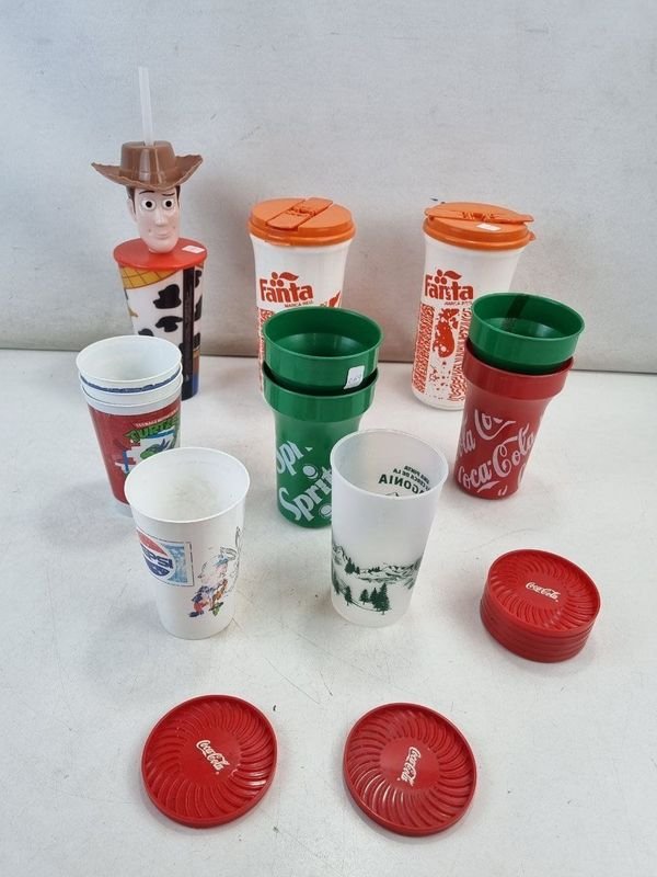L 372 - Varias Unidades - Surtido de vasos y tapas promocionales de bebidas, ideal para coleccionistas o uso cotidiano (Lote De Varias Unidades)