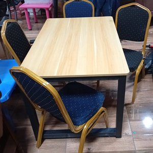 Juego de Comedor Estilo Industrial con 4 Sillas Tapizadas - imagen 6