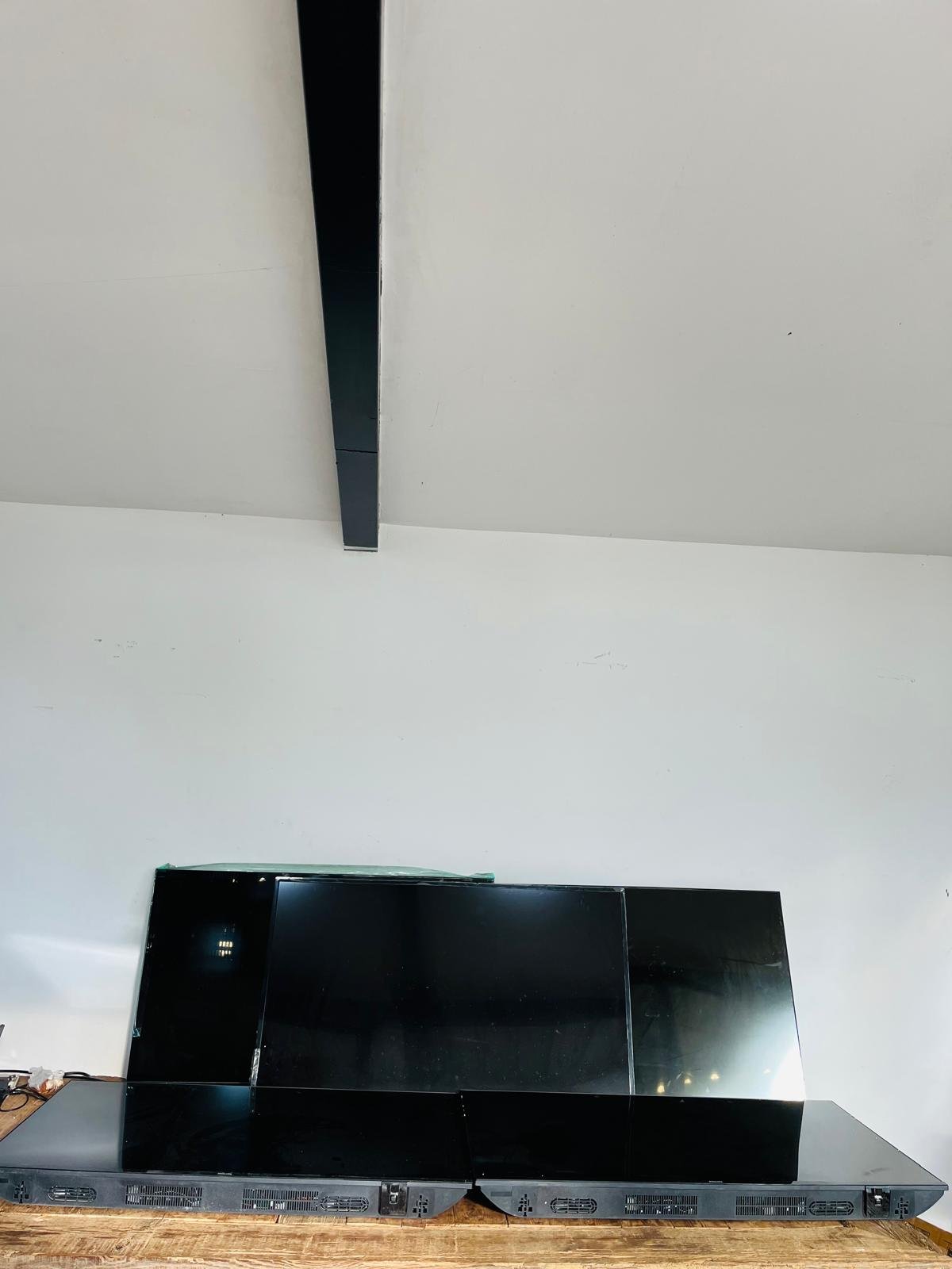 Lote de 5 Televisores Philips y Noc con Detalles