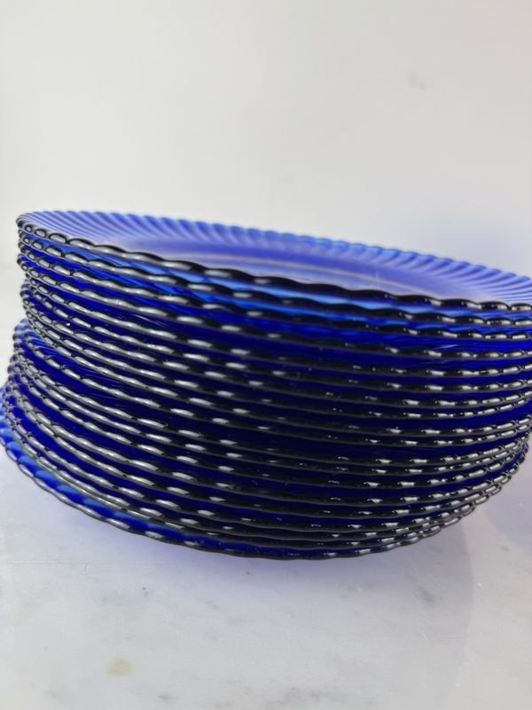 Platos y bowls en vidrio azul de buena calidad - imagen 3