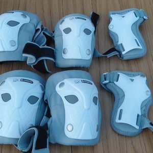 Patines de Hielo Ajustables Talle 27-30 con Accesorios y Bolso - imagen 4
