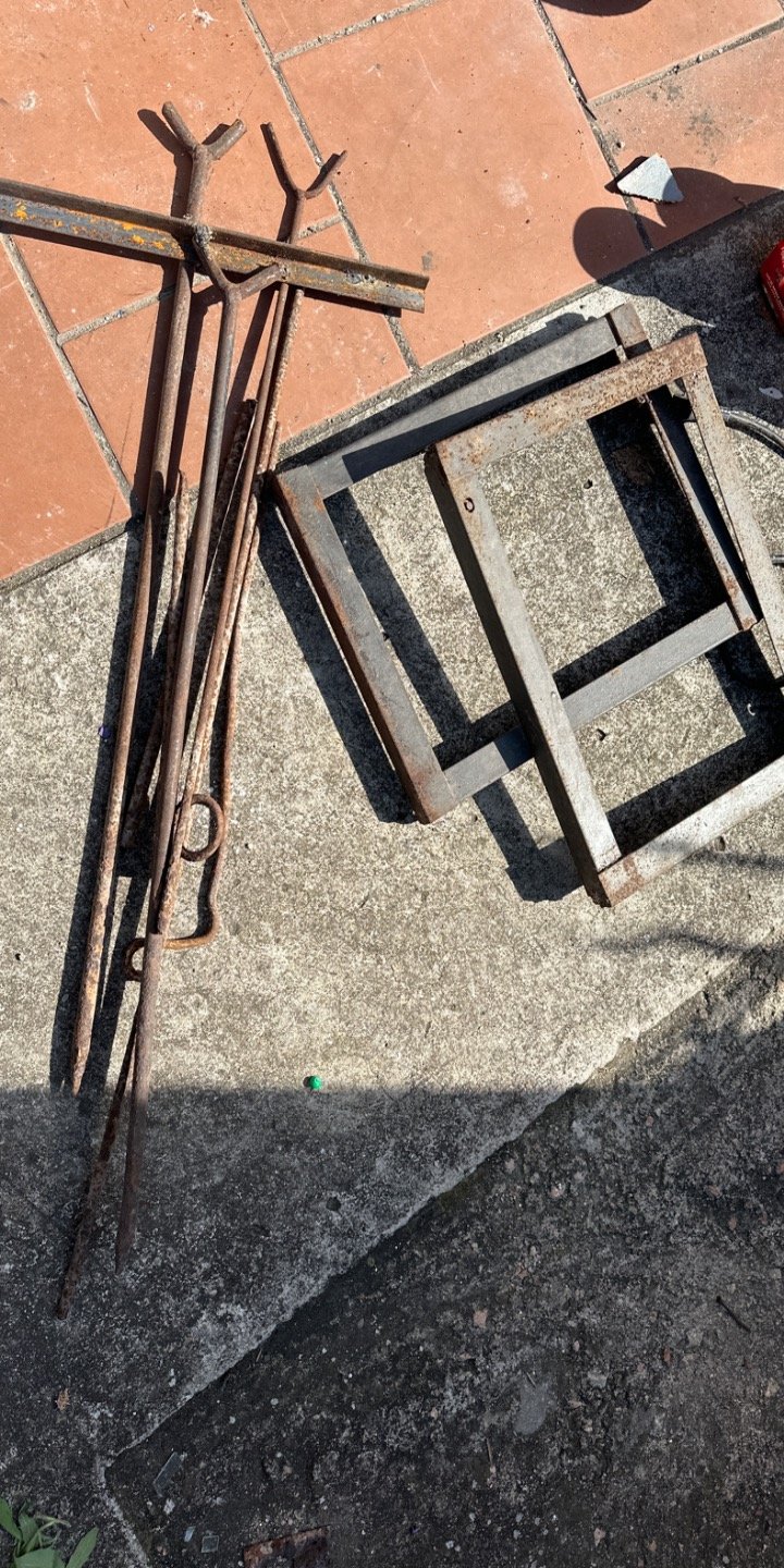 Lote de Fierros Metálicos para Construcción o Herrería