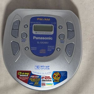 Lote de Juguetes: Peluches, Pistolas, Reproductor CD Panasonic y Más - imagen 8