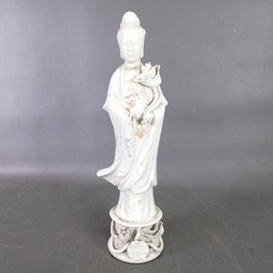 Lote siguiente: Figura de cerámica blanca estilo oriental, 30cm de alto