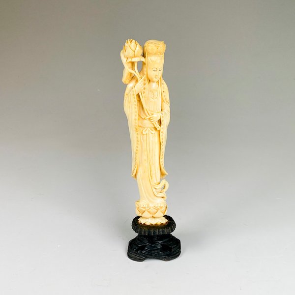 Lote anterior: Talla de marfil dama con flor, altura 22 cm - Estatua de mujer con flores