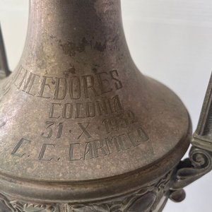 Ánfora de Plata "Lenk Austria" con Motivos Florales y Grabados Históricos - imagen 3
