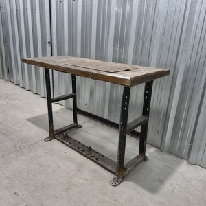 Mesa de Trabajo Industrial con Estructura Metálica y Tapa de Madera - imagen 6