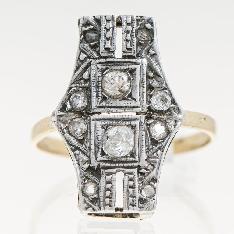 Lote siguiente: Anillo de oro y plata con brillantes y diamantes