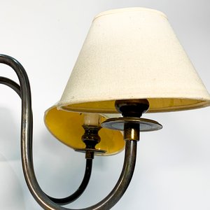 Araña Holandesa de Bronce, Seis Luces Tipo Velón con Pantallas Blancas - imagen 4