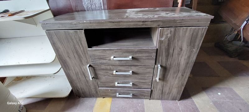 Lote siguiente: Comoda en MDF con Avería, Esta Floja