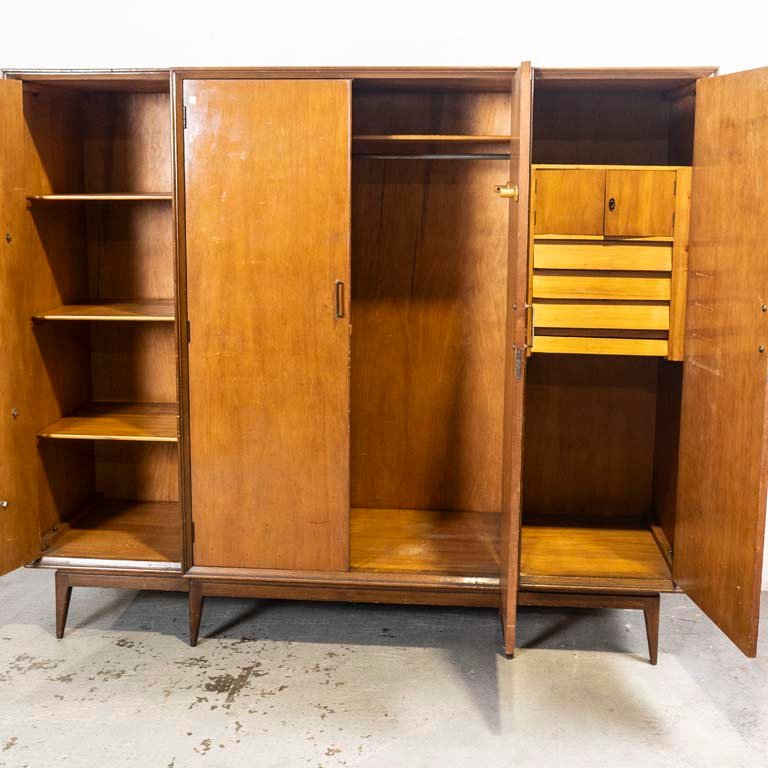 Mueble de madera americano con cuatro puertas y detalles en el lustre - imagen 3