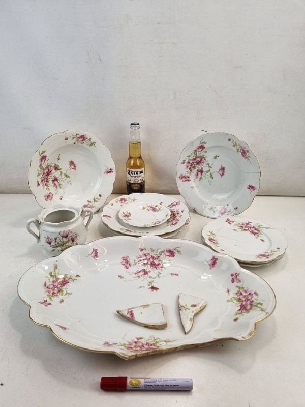 Vajilla Antigua "M Z Austria" con Flores Rosas y Bordes Dorados - Con Averías