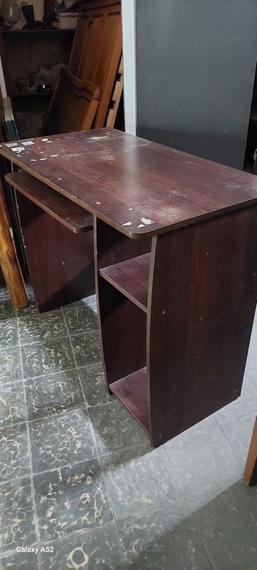 Escritorio en MDF marrón de excelente calidad - imagen 3