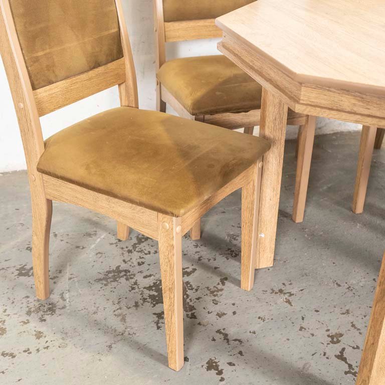 Mesa de comedor octogonal y sillas tapizadas - imagen 2