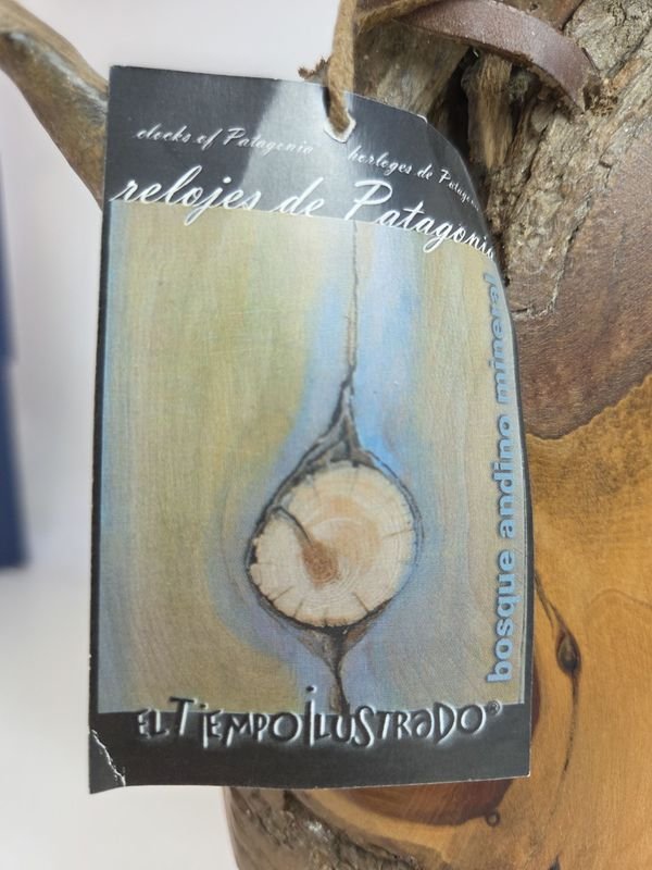 Reloj de madera patagonia, handmade con minerales - imagen 3