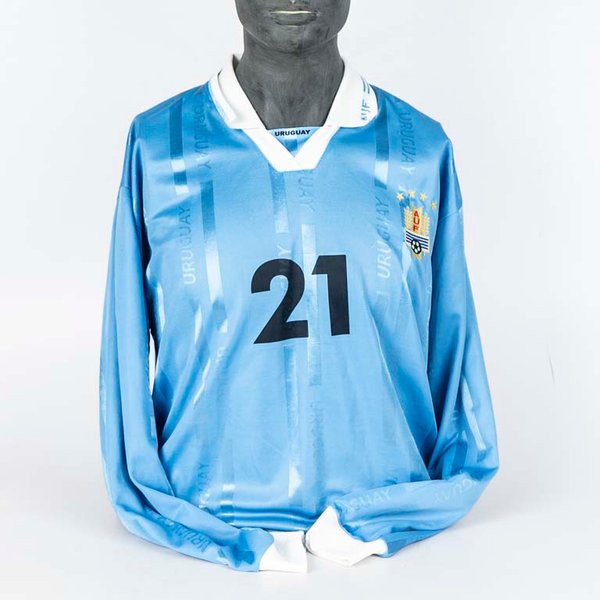 Lote siguiente: Camiseta de la Selección de Uruguay de utilería N°21 del año 2000