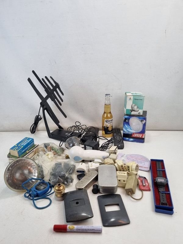 Lote Variado de Accesorios Electrónicos y del Hogar: Antena, Controles, Lámparas y Más - imagen 1