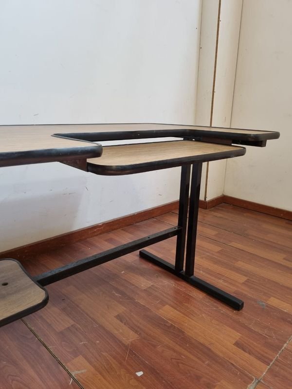 Escritorio Con Bandeja y Silla de Oficina - imagen 7