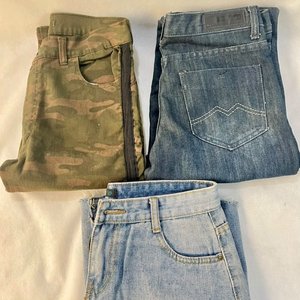 Lote anterior: Lote de Ropa: Pollera Camuflada y 2 Pantalones Vaqueros Nuevos